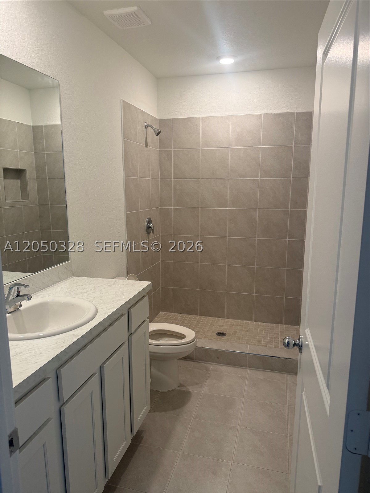 MIAMI LAND AND DEVELOPMEN - Residential Lease