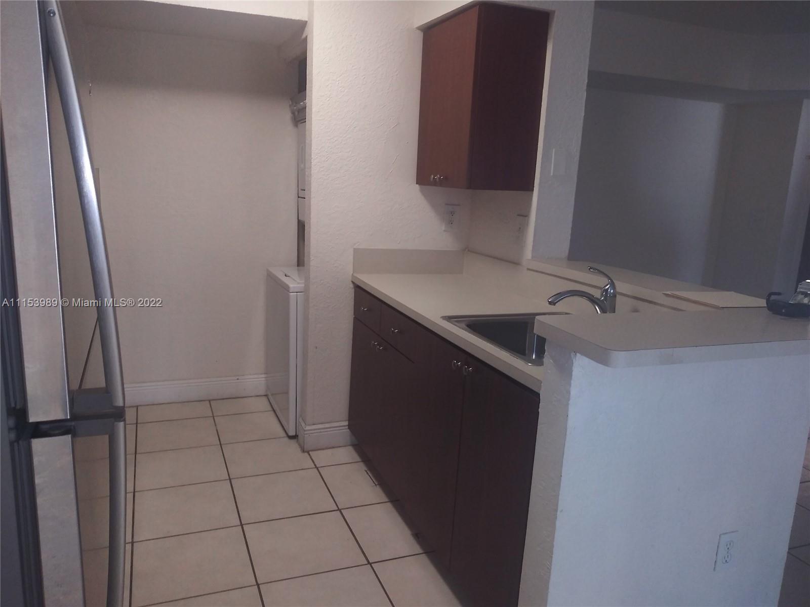 KENDALL LAKE TOWERS CONDO - Residential Lease