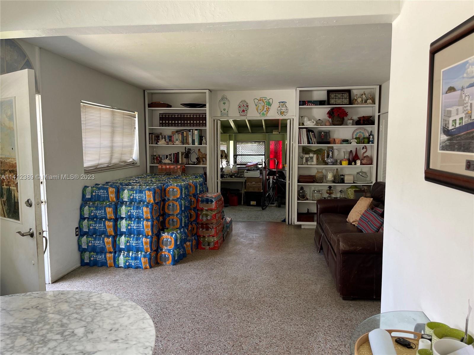 TROPICAL ISLE HOMES - Residential