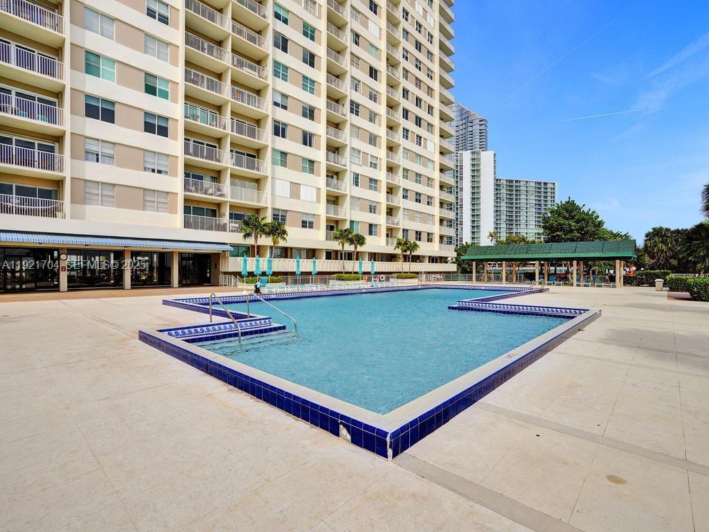 ARLEN HOUSE CONDO - Residential