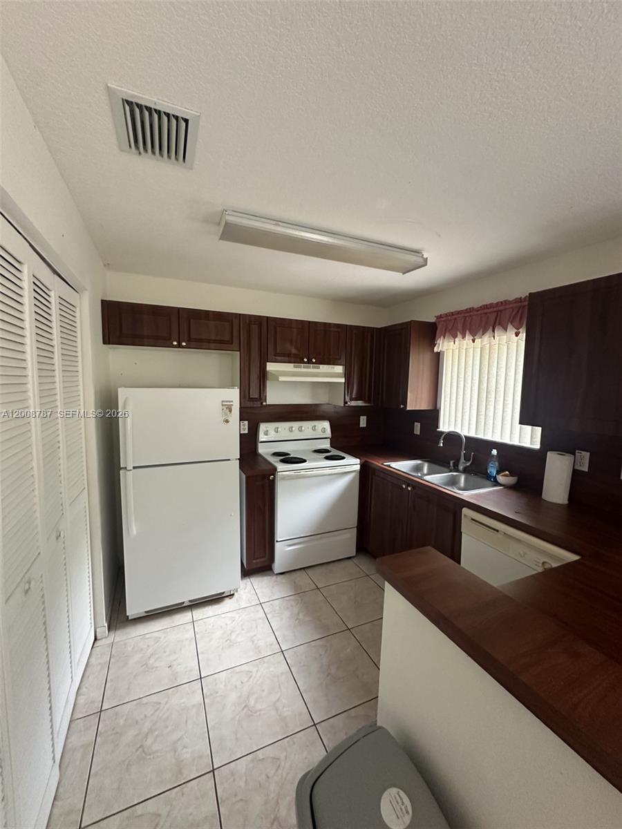 BONITA GOLF VIEW TOWNVILL - Residential