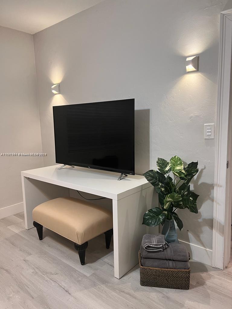 LINCOLN PLACE CONDO - Residential Lease