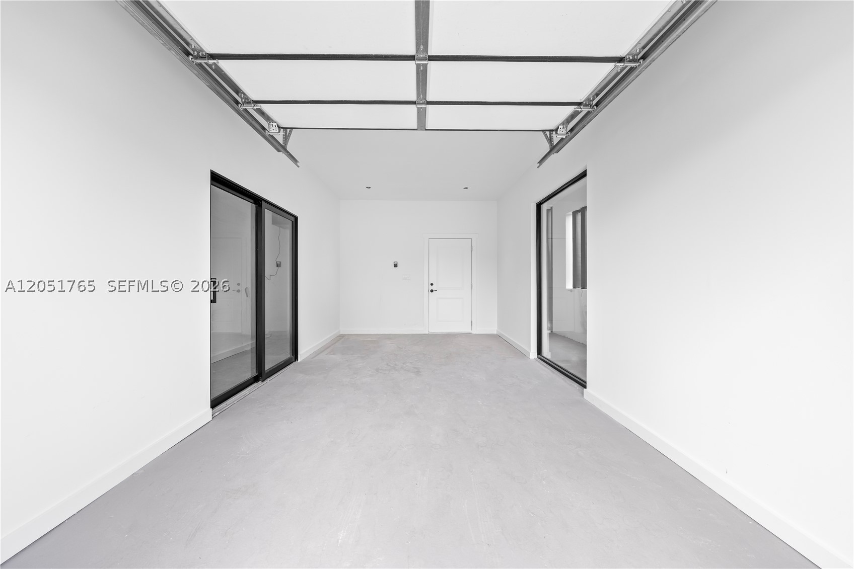 MIAMI SUBURBAN ACRES - Residential Lease