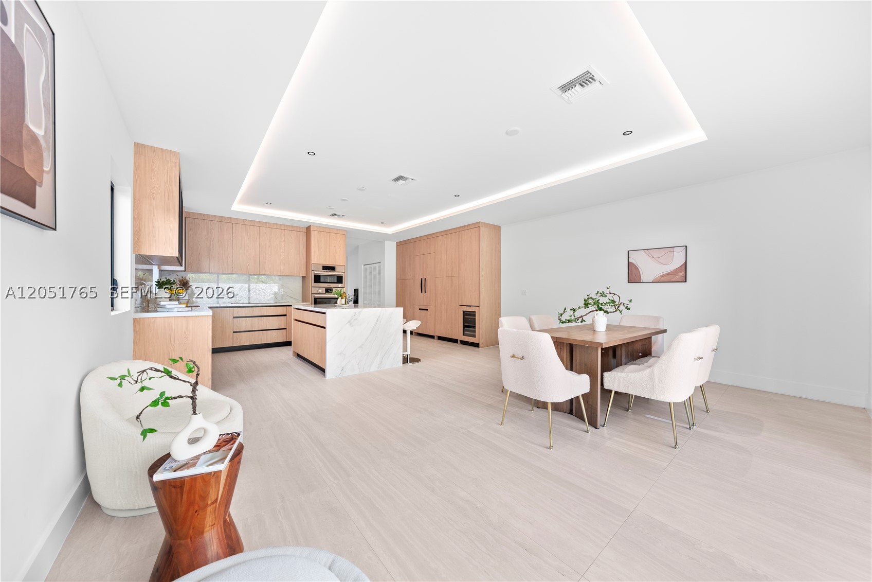 MIAMI SUBURBAN ACRES - Residential Lease