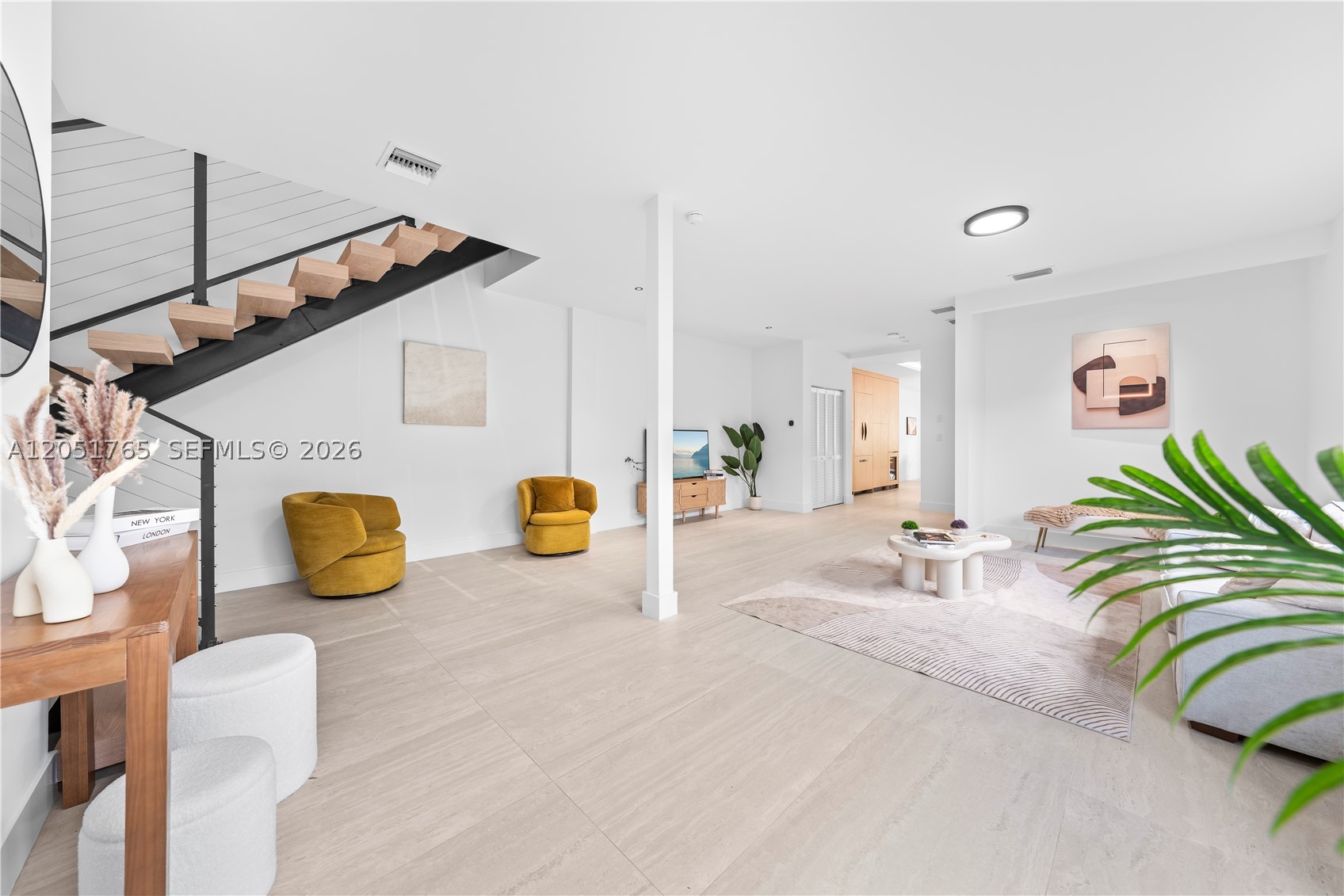 MIAMI SUBURBAN ACRES - Residential Lease