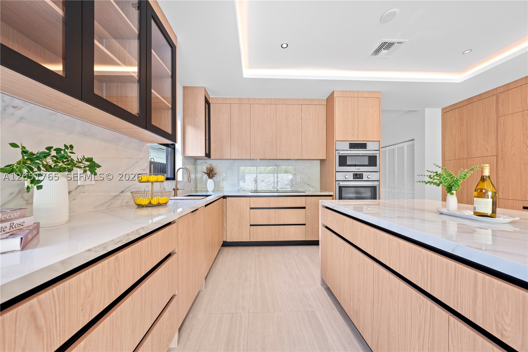 MIAMI SUBURBAN ACRES - Residential Lease