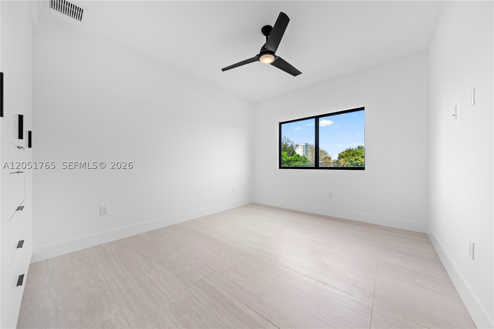 MIAMI SUBURBAN ACRES - Residential Lease