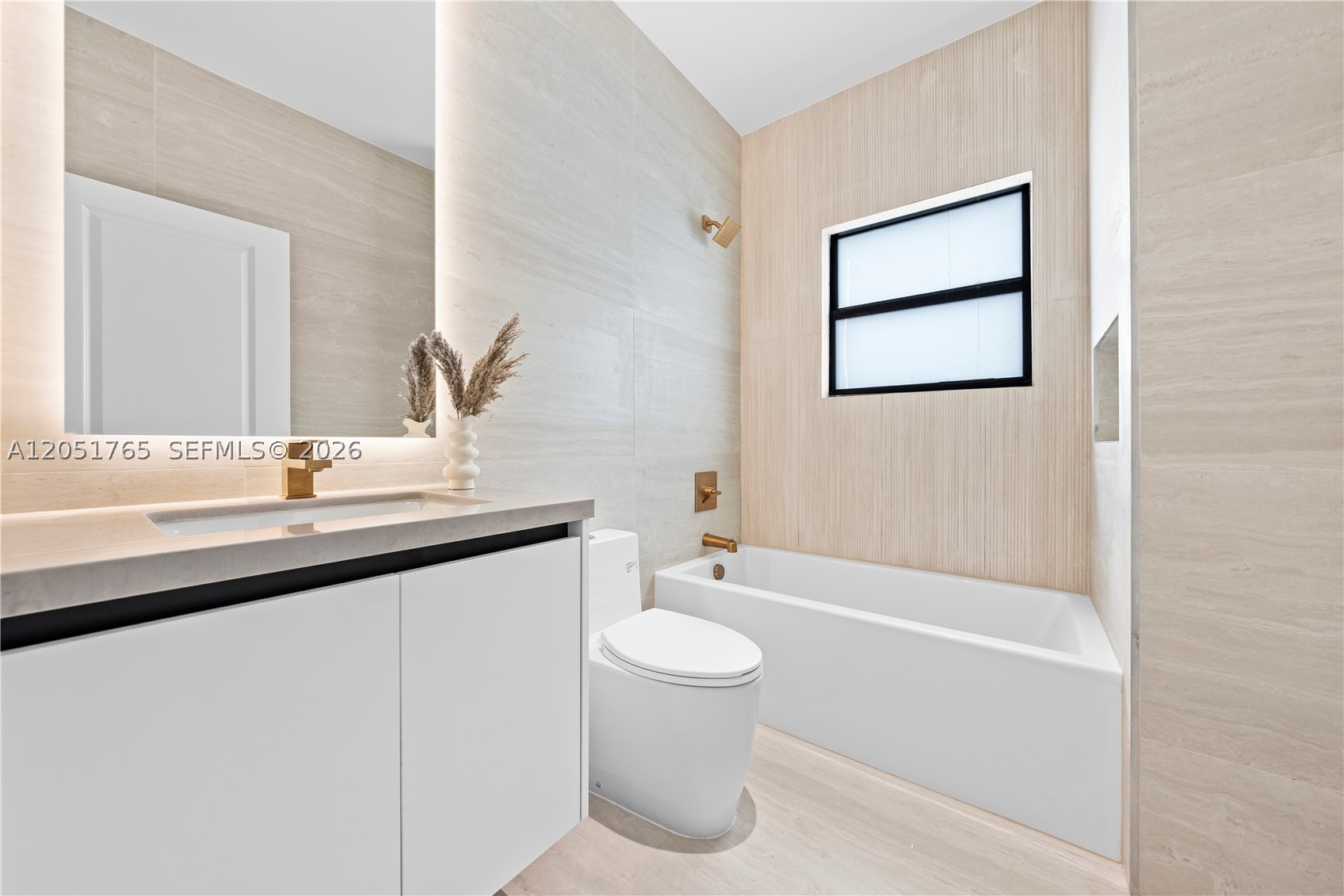 MIAMI SUBURBAN ACRES - Residential Lease