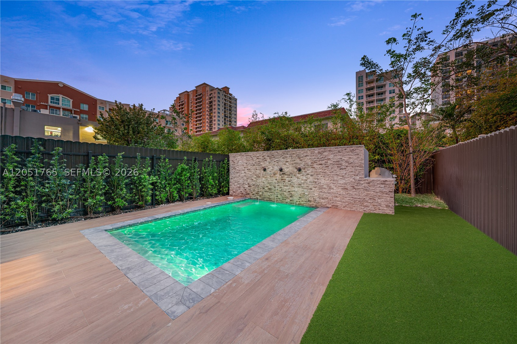 MIAMI SUBURBAN ACRES - Residential Lease