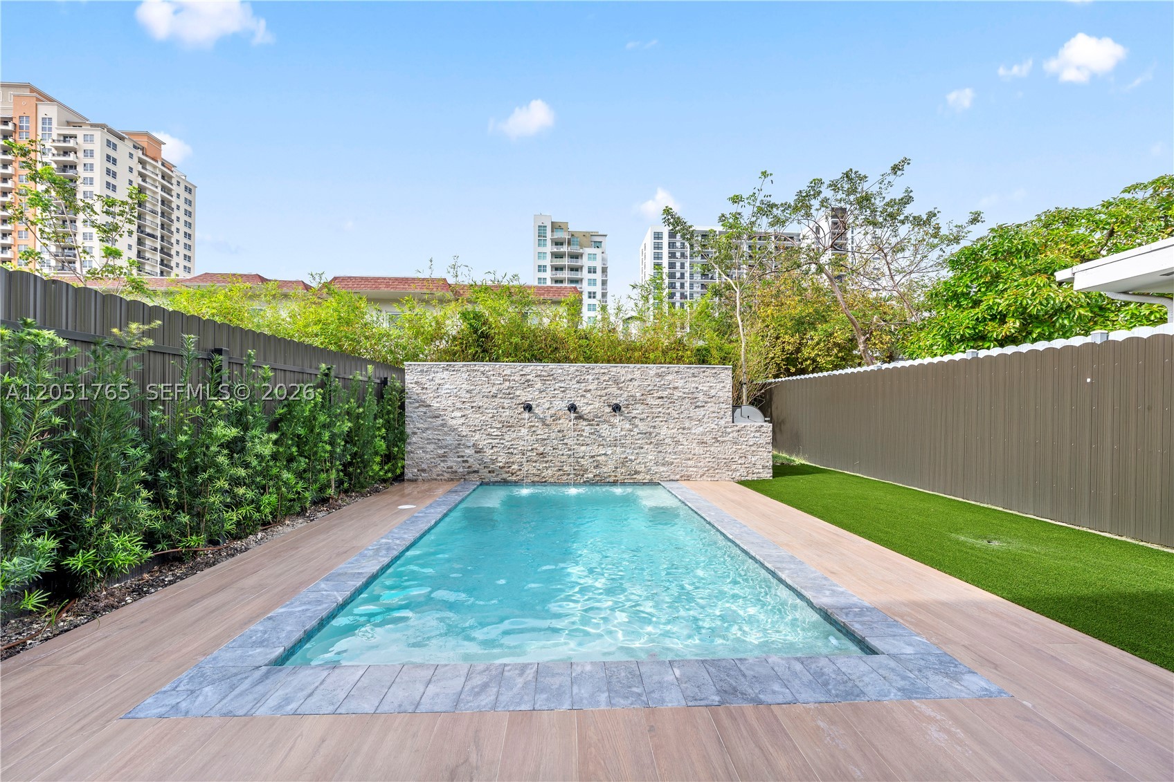 MIAMI SUBURBAN ACRES - Residential Lease