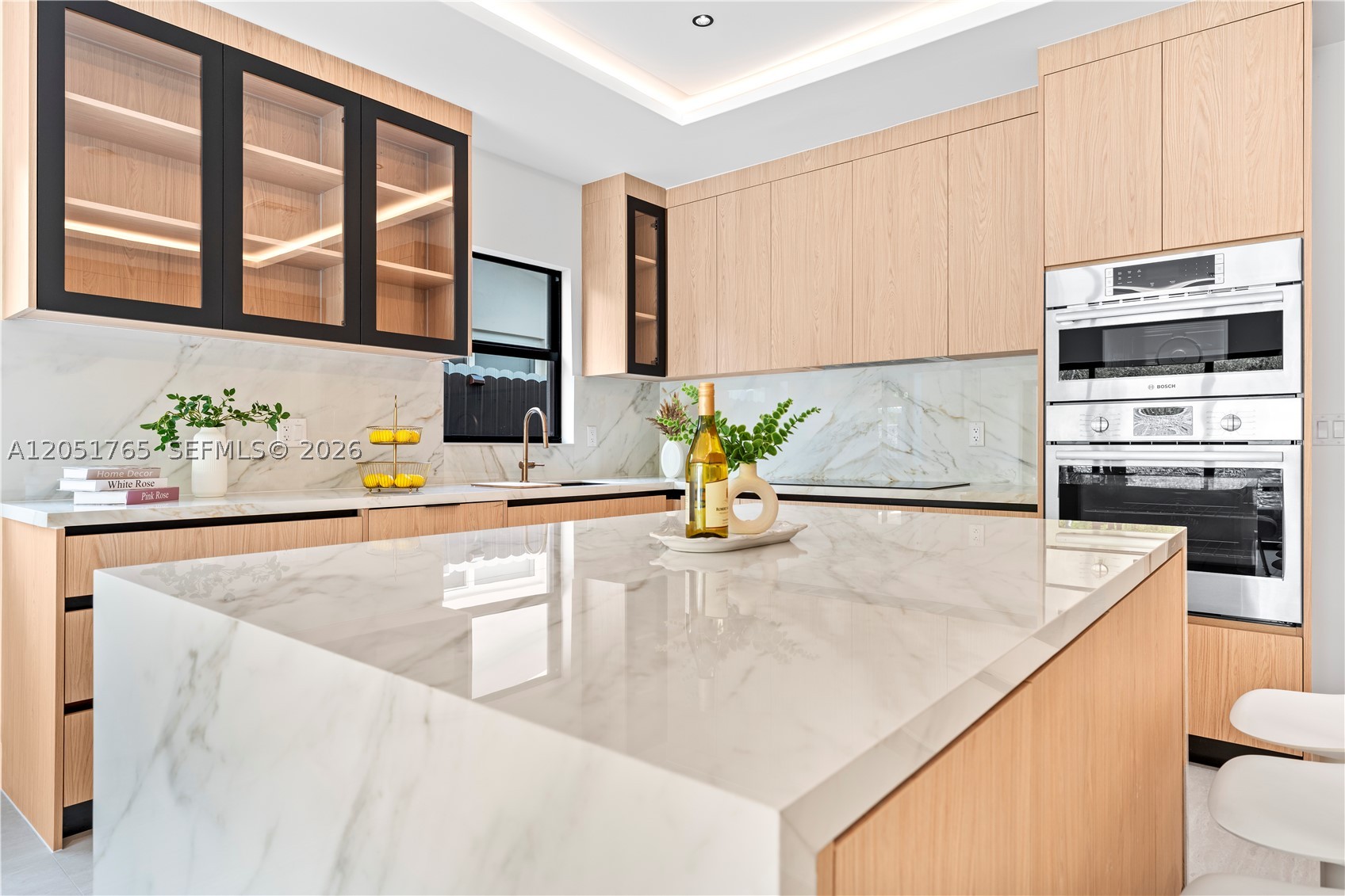 MIAMI SUBURBAN ACRES - Residential Lease