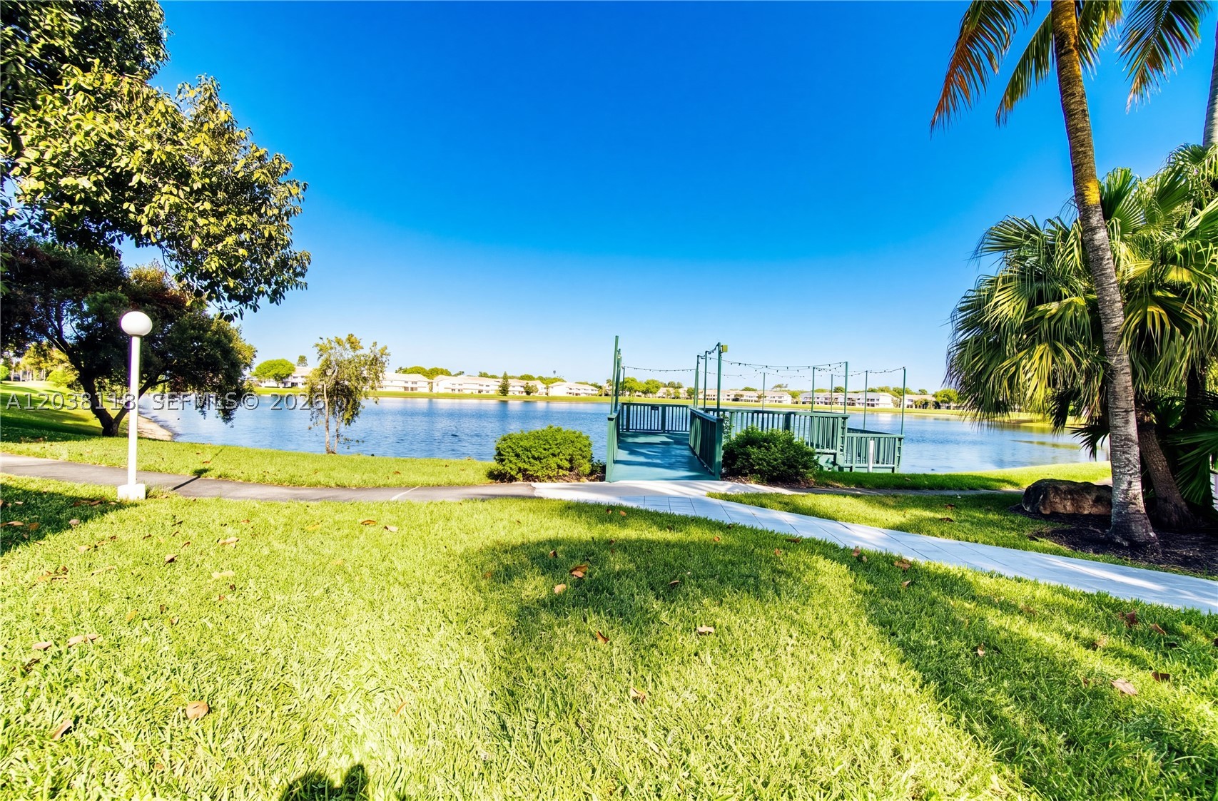 SUMMER LAKE - Residential