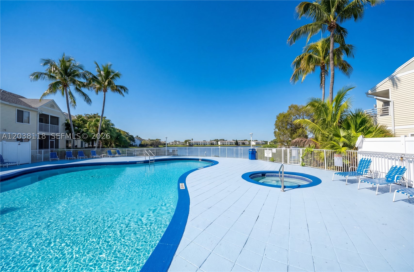 SUMMER LAKE - Residential