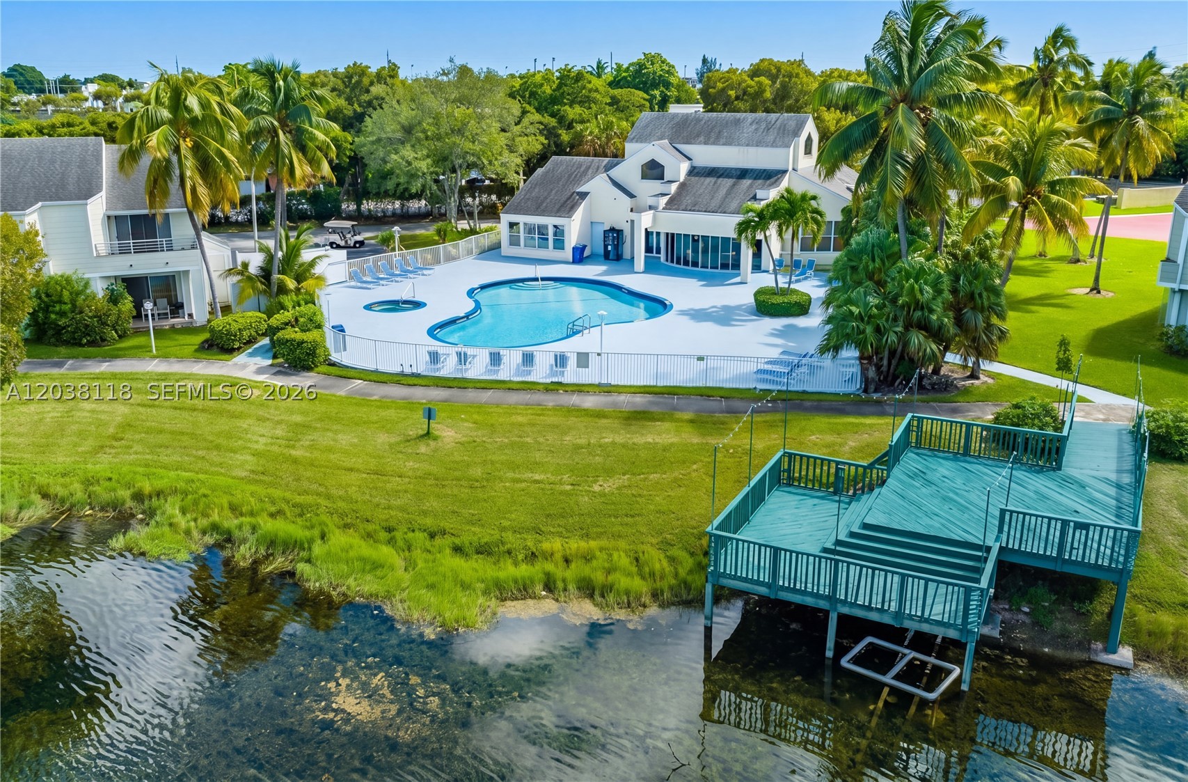 SUMMER LAKE - Residential