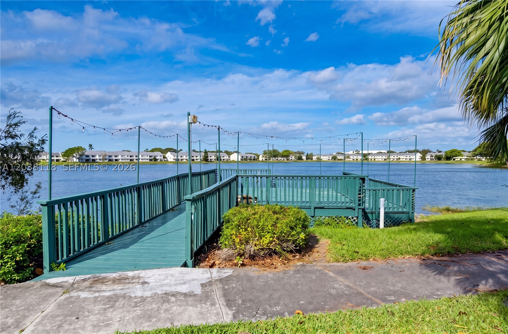 SUMMER LAKE - Residential
