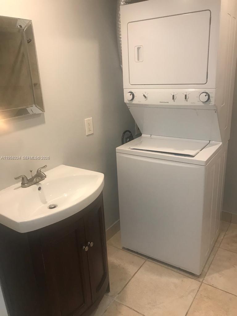 VILLAGE AT DADELAND CONDO - Residential