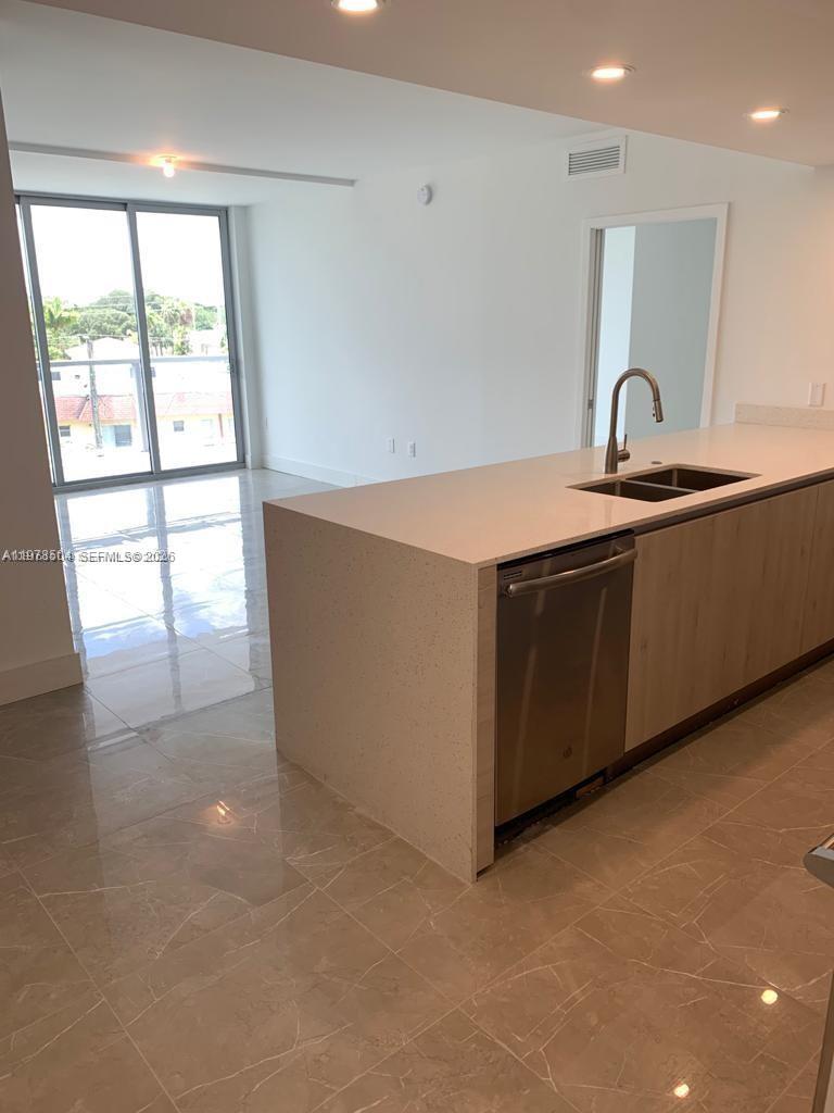 THE HIGHLANDS CONDO - Residential