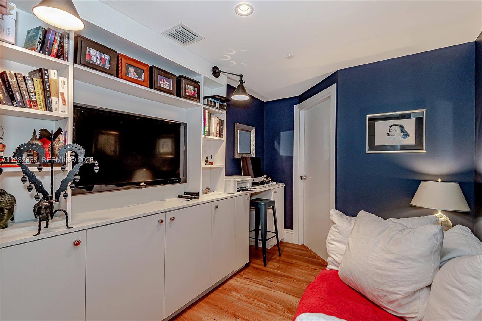 801 SMA RESIDENCES CONDO - Residential