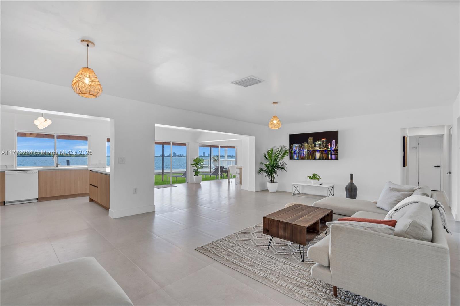 BISCAYNE SHORES CORR PLAT - Residential