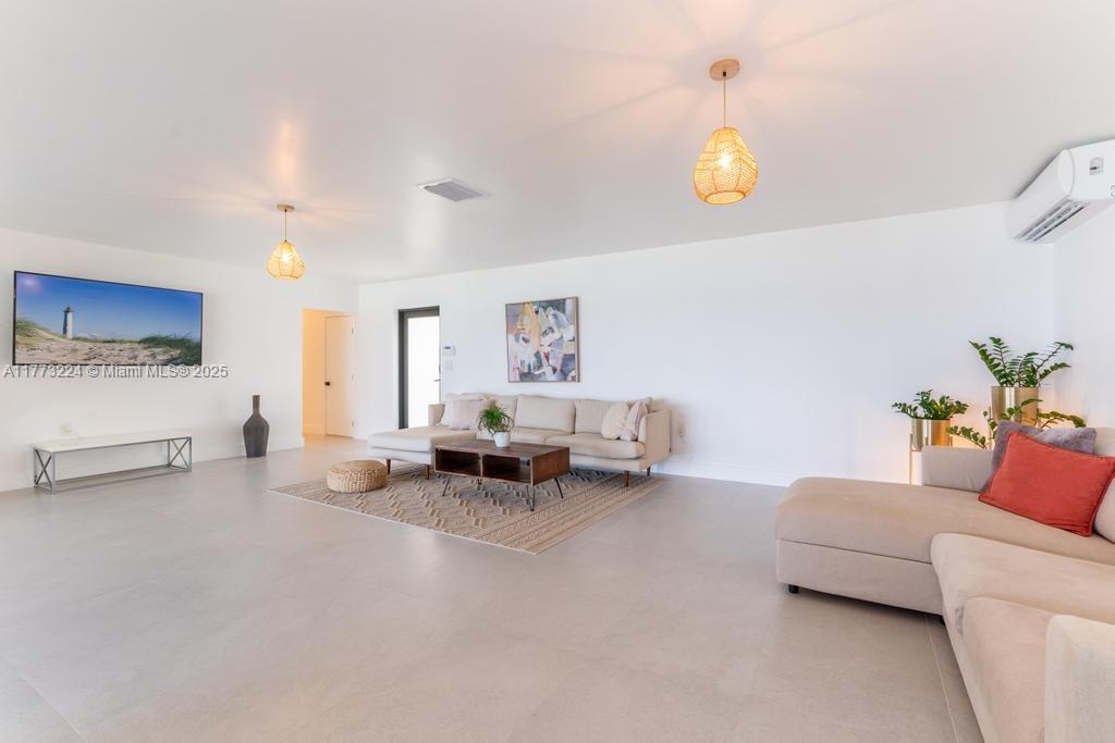 BISCAYNE SHORES CORR PLAT - Residential