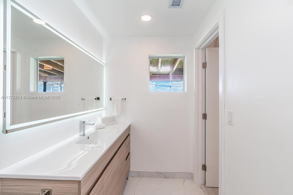 BISCAYNE SHORES CORR PLAT - Residential