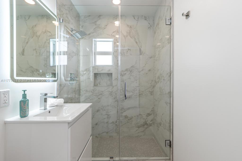 BISCAYNE SHORES CORR PLAT - Residential