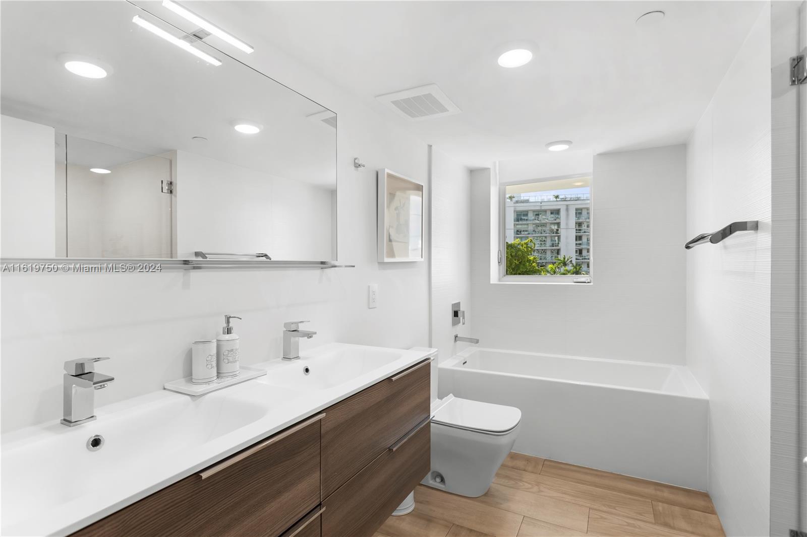 THE IVORY RESIDENCE CONDO - Residential Lease