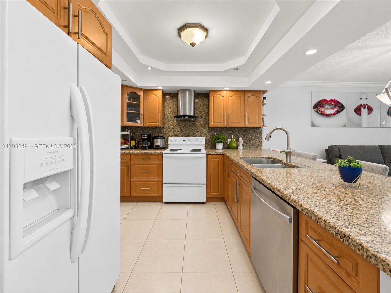 ARLEN BEACH CONDO - Residential