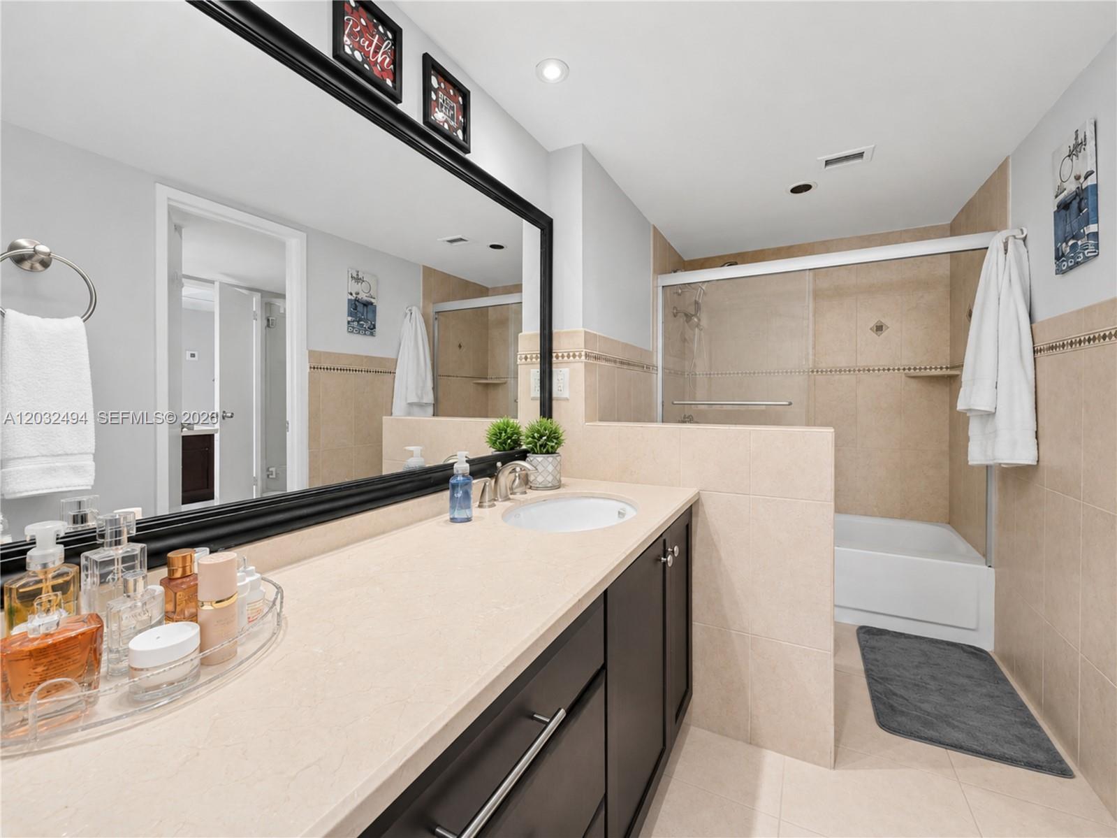 ARLEN BEACH CONDO - Residential
