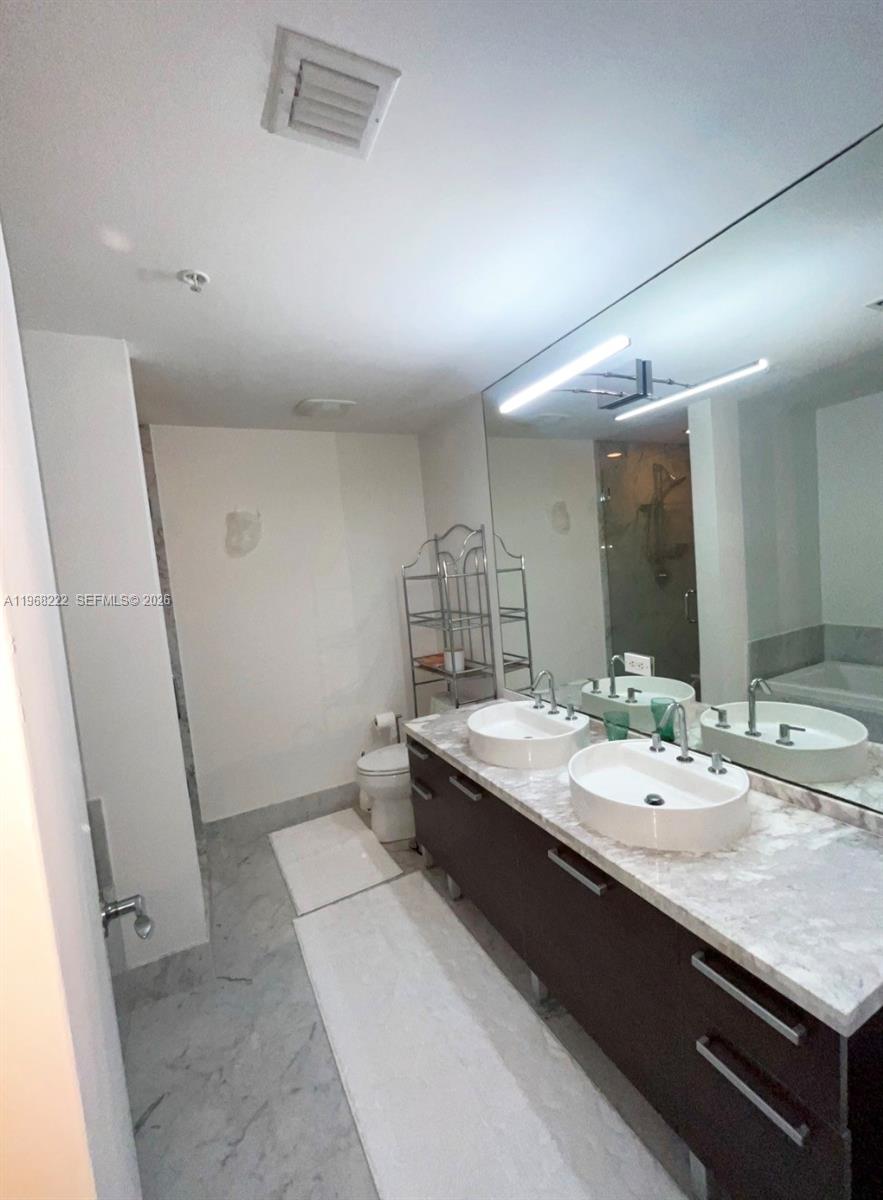 VIZCAYNE SOUTH CONDO - Residential