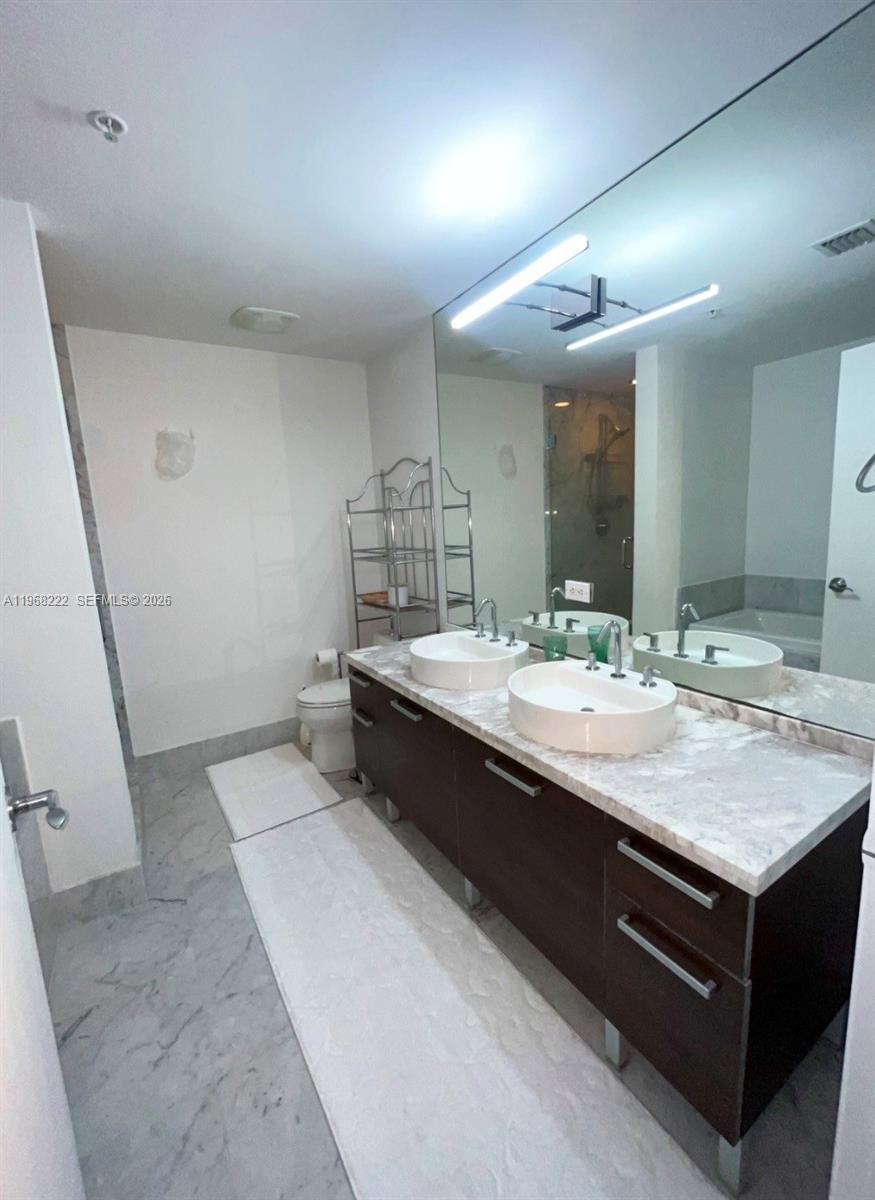 VIZCAYNE SOUTH CONDO - Residential