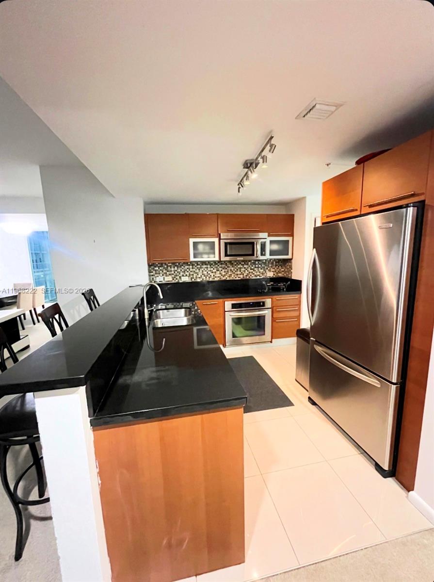 VIZCAYNE SOUTH CONDO - Residential