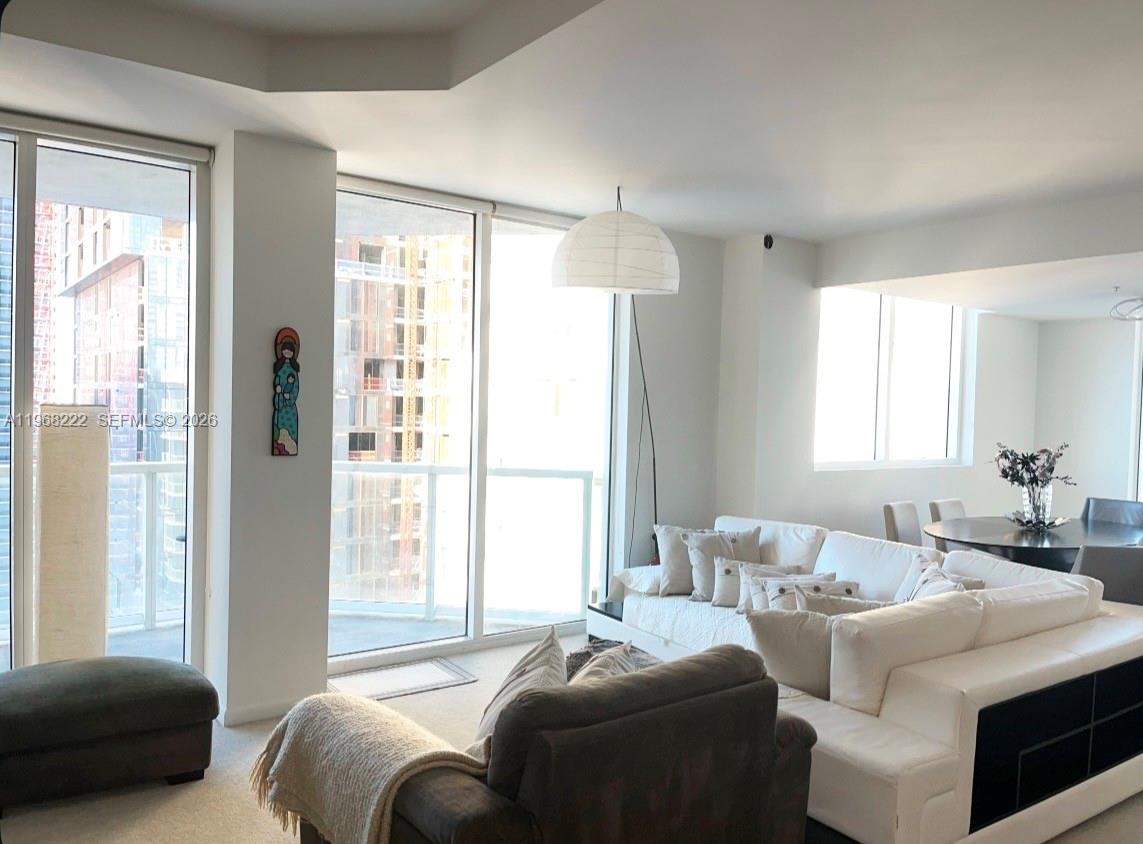 VIZCAYNE SOUTH CONDO - Residential