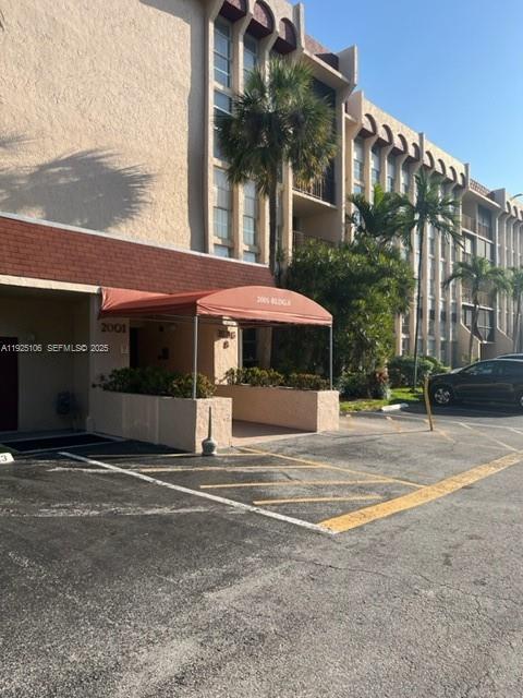 Perfect location of 1 bed 1 bath newly remodeled 1st floor unit steps away from the park with all kids attractions. Secluded super safe area within 10-15 min walk to the beach, Walmart, restaurants, shopping. The pool is located by the canal. Great tennis courts in a backyard garden. Guest parking is available. Easy to show.
