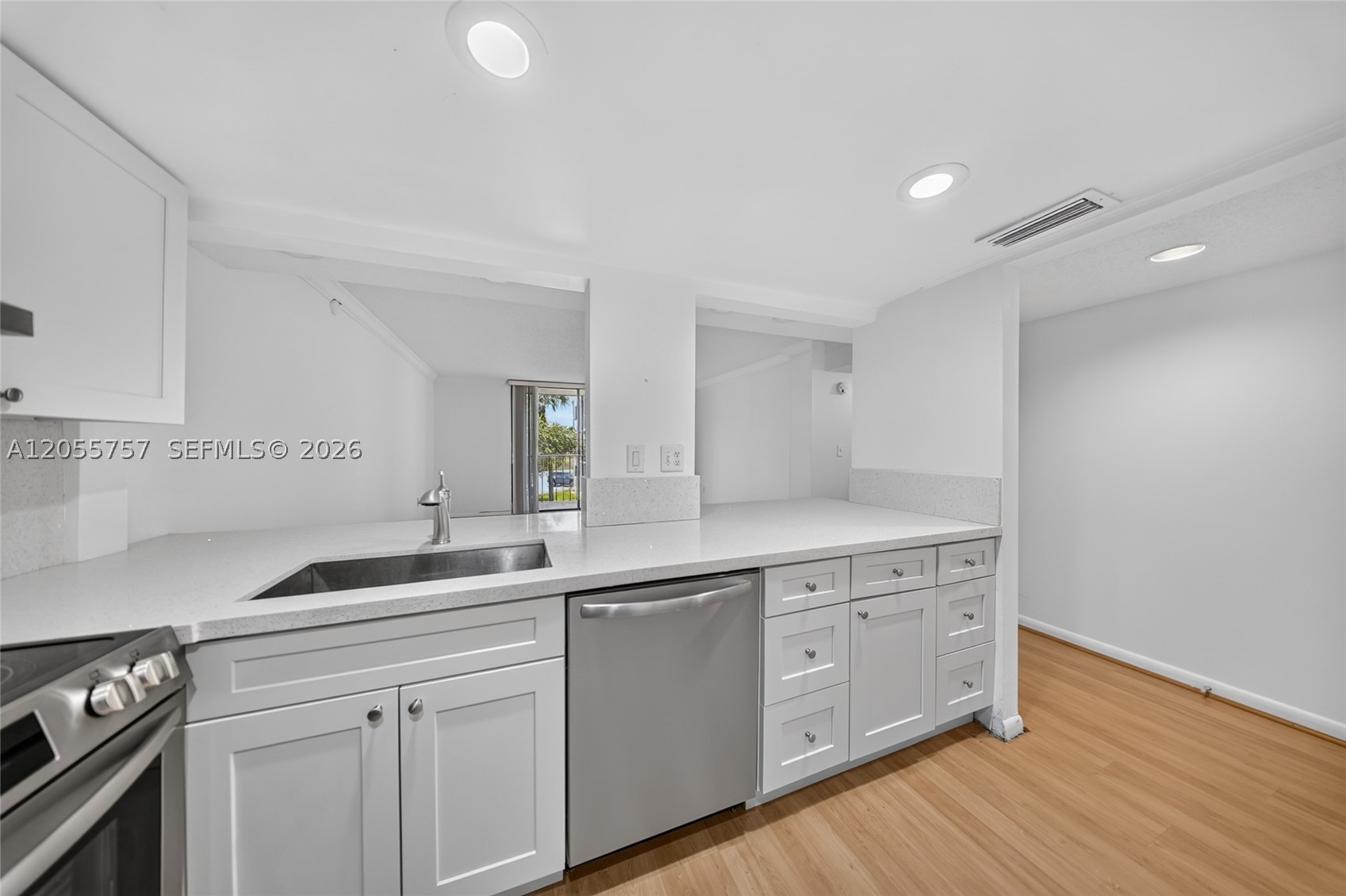 THE HORIZONS CONDO #3 - Residential