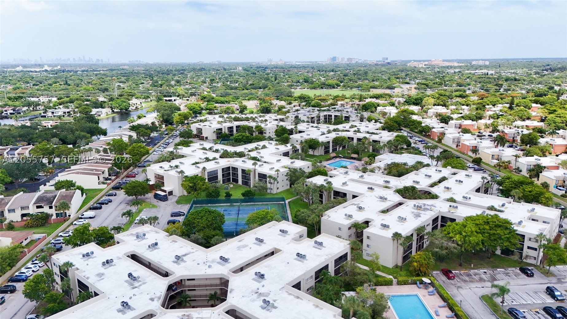 THE HORIZONS CONDO #3 - Residential