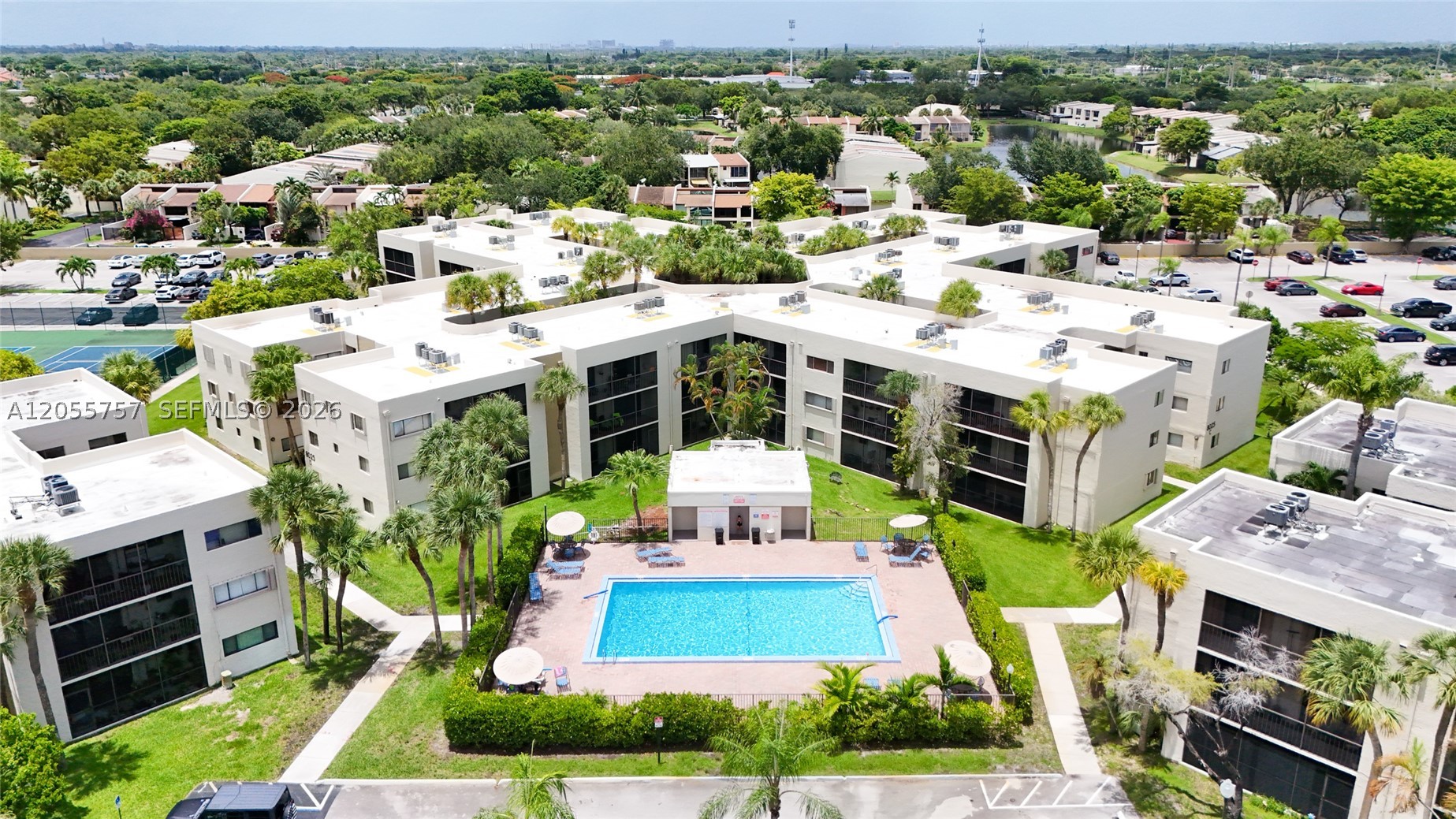 THE HORIZONS CONDO #3 - Residential