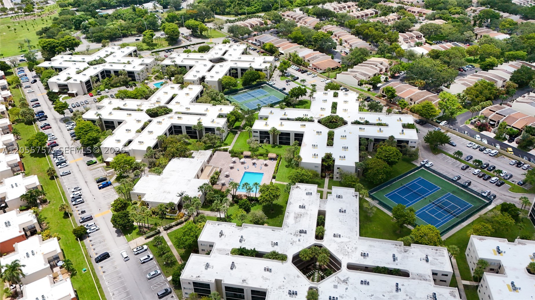 THE HORIZONS CONDO #3 - Residential