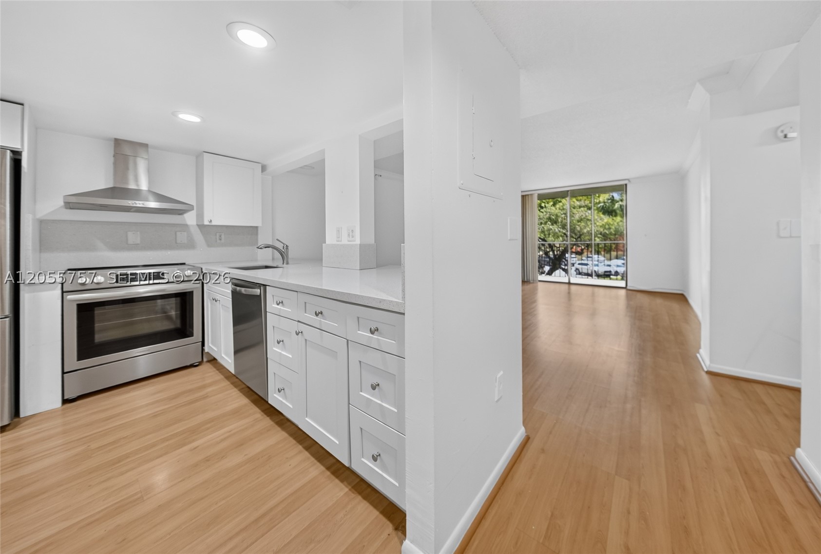 THE HORIZONS CONDO #3 - Residential