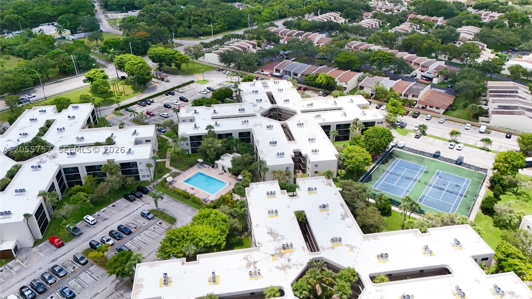 THE HORIZONS CONDO #3 - Residential