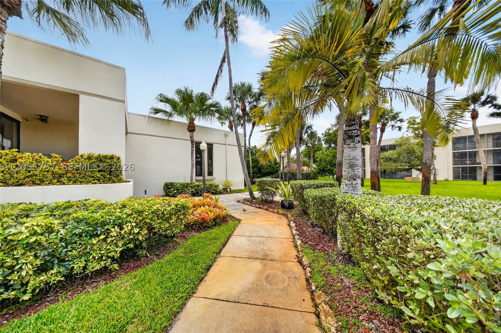 THE HORIZONS CONDO #3 - Residential