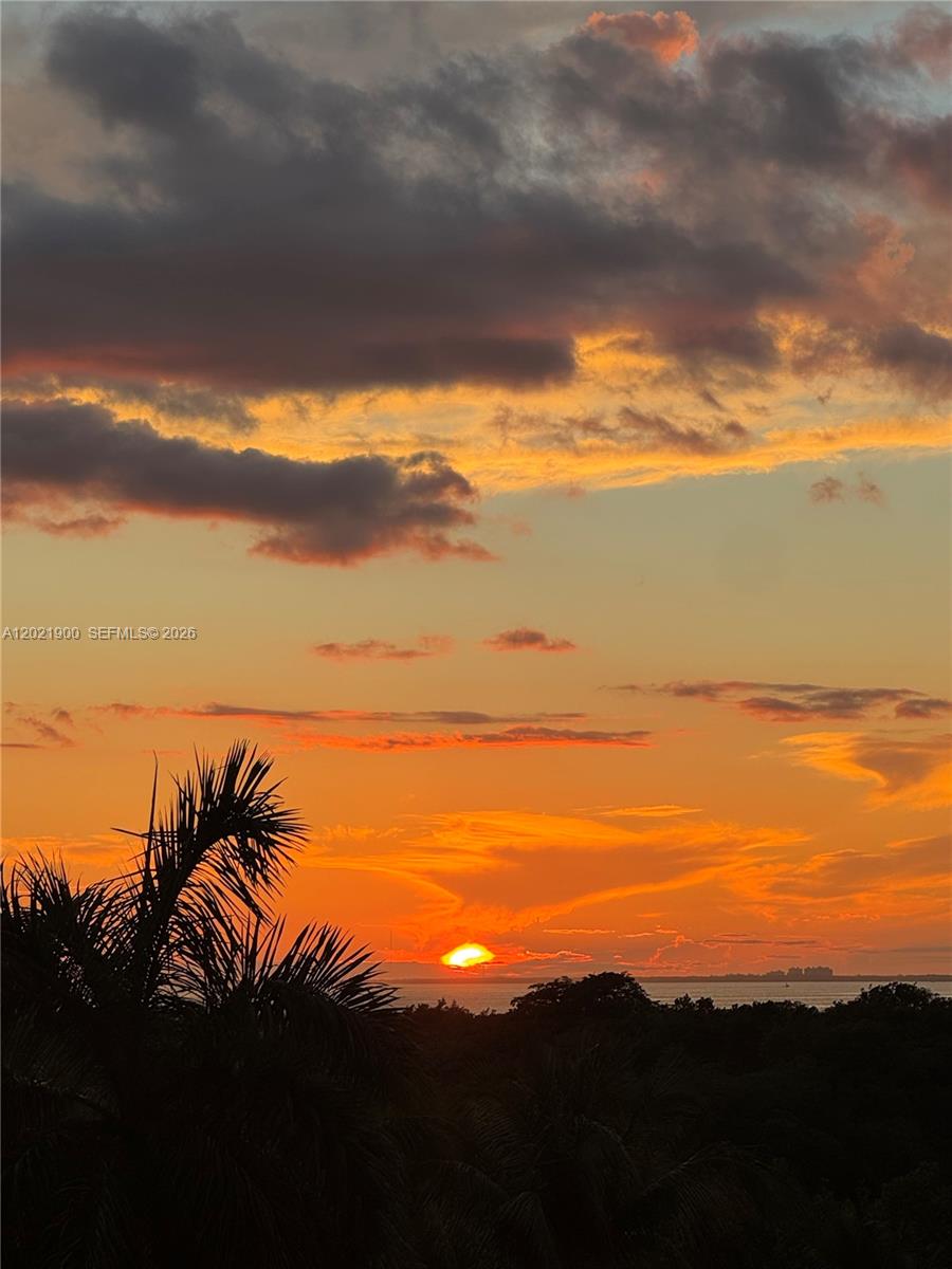 TOWERS OF KEY BISCAYNE CO - Residential