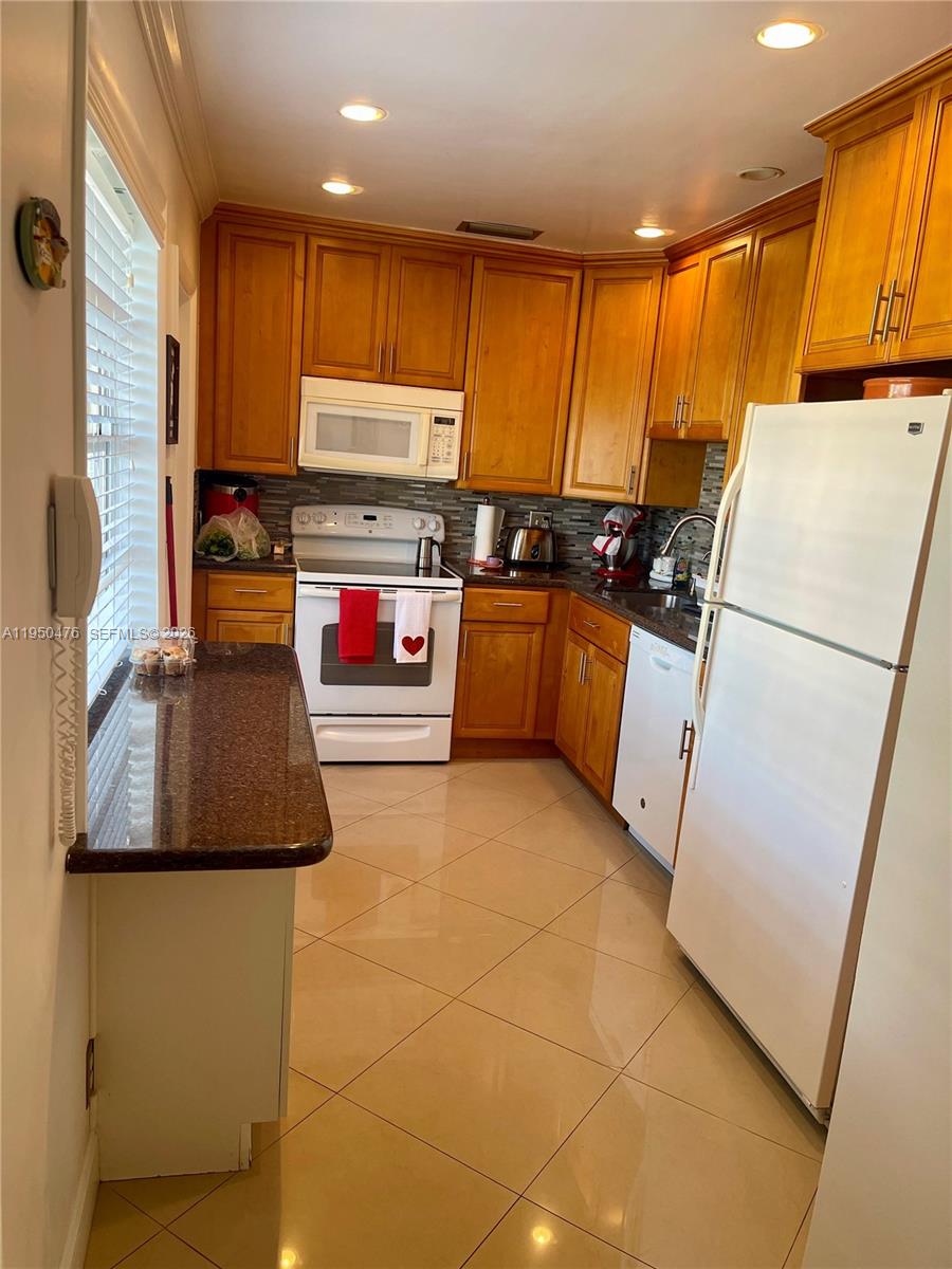 TOPAZ SOUTH CONDO - Residential