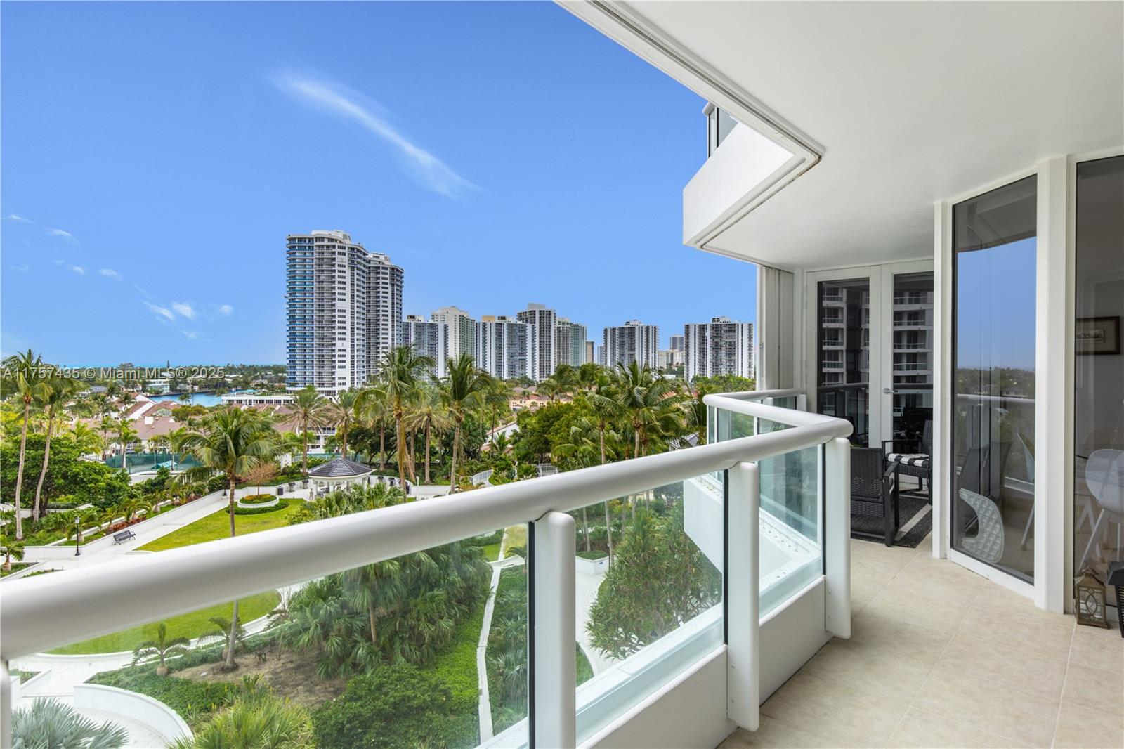 SOUTH TOWER AT THE POINT - Residential