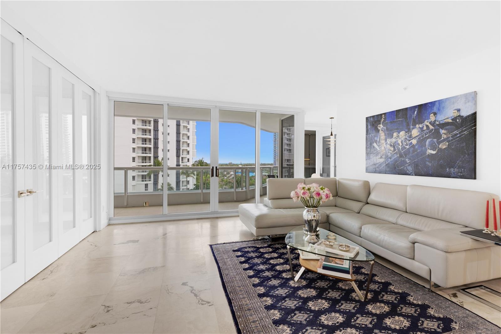 SOUTH TOWER AT THE POINT - Residential