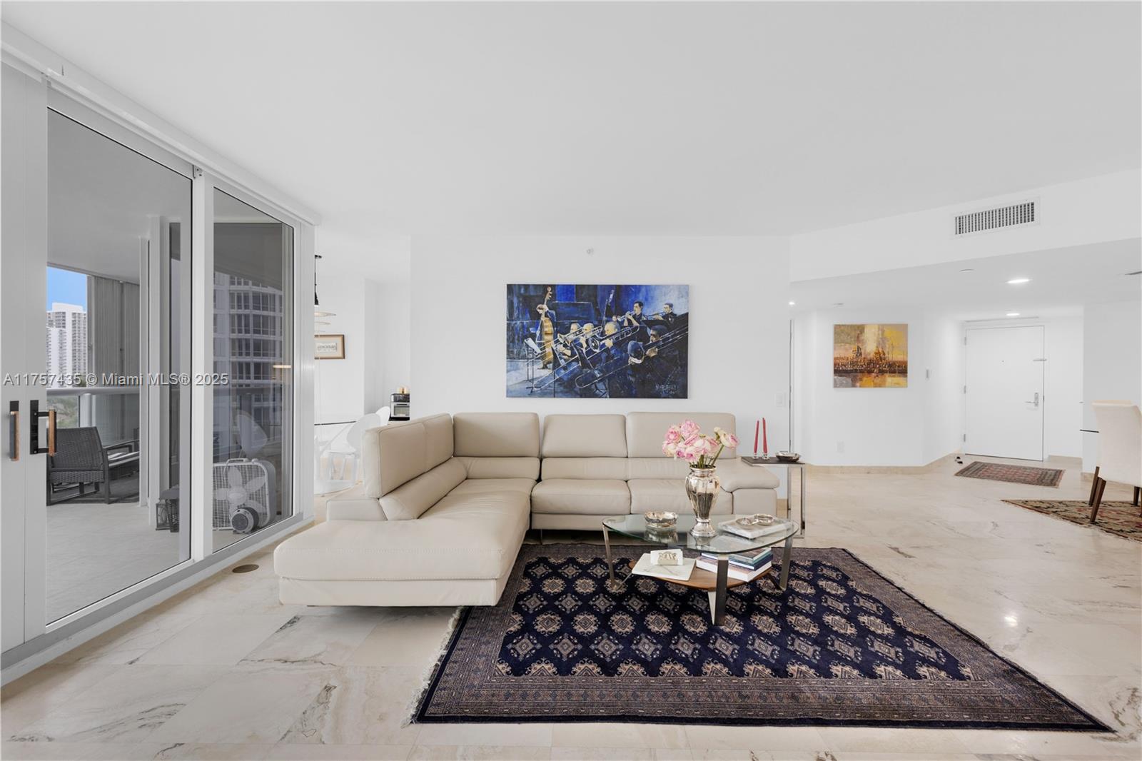 SOUTH TOWER AT THE POINT - Residential