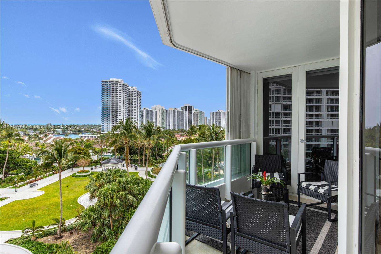 SOUTH TOWER AT THE POINT - Residential