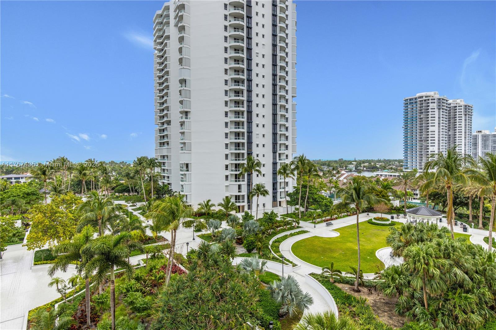 SOUTH TOWER AT THE POINT - Residential