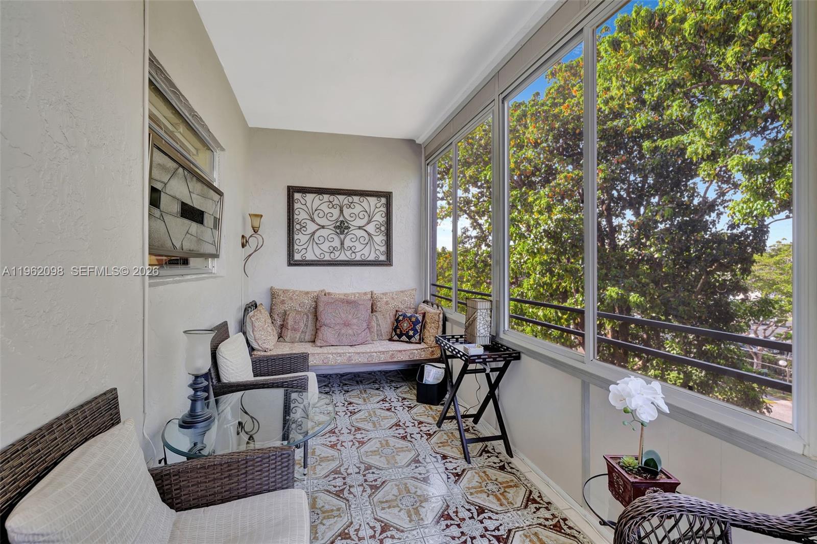 SAPPHIRE CONDO - Residential