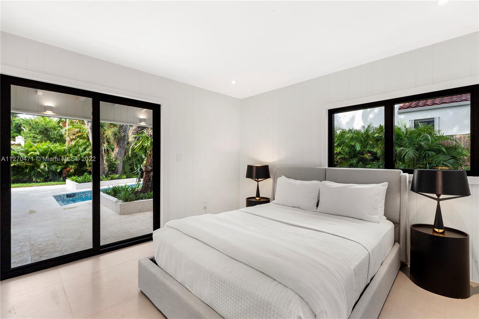 COCONUT GROVE MANOR - Residential